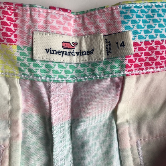 VINEYARD VINES • Logo Patchwork Shorts Size 14 - Picture 5 of 8